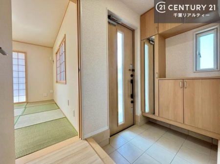 ���� �V���[�Y�{�b�N�X�t���B���ւ��Еt�����|�������₷���ł��I
�X�b�L���������ւŌ˂��J�����u�ԁA�������̂���S�n������Ԃ��o�}���Ă���܂��B