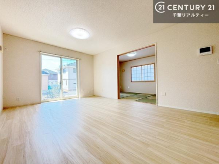 ���r���O �傫�ȑ����炽���Ղ�̗z���������閾�邢���r���O�B�J�����̂��郊�r���O�ŉƑ��c���̂��났�̎��Ԃ��߂����܂��I�����w�\�ł��I���񌻒n�ŗz������Ȃǂ��̊����������܂��I