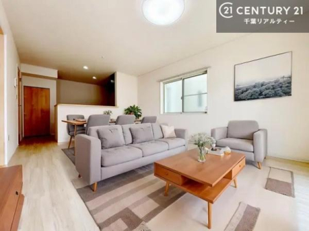 ���r���O �Ƌ��CG�p�[�X�ł��B�S�n�ǂ����r���O�͉Ƒ������R�ƏW�܂�܂��B�Ƒ��c�R�̎��Ԃ����������ł��B���Ƒ��ƁA����w�[���������Ԃ��߂��������ł��ˁB