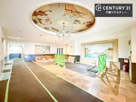 ���r�[ ���邭�J�������ӂ�郍�r�[�B
�����Ղ�̗z�����������݁A�Z�܂�����K������D�����}���Ă���܂��B