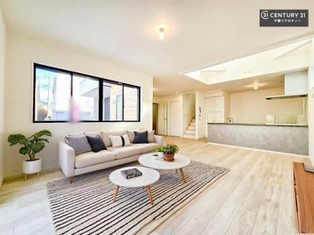 ���r���O �Ƌ��CG�p�[�X�ł��B�S�n�ǂ����r���O�͉Ƒ������R�ƏW�܂�܂��B�Ƒ��c�R�̎��Ԃ����������ł��B���Ƒ��ƁA����w�[���������Ԃ��߂��������ł��ˁB