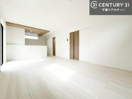 ���r���O �D�����z���܂肪���r���O����ł���ċ��S�n�̗ǂ���Ԃ����o���Ă���܂��I
���났�̎��Ԃ��߂����܂��I