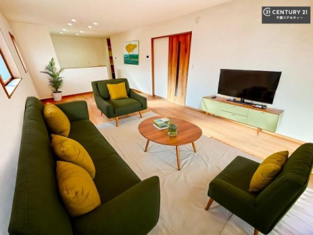 ���r���O �Ƌ��CG�p�[�X�ł��B��؂ȉƑ����W�܂邩�炱��LDK�ɂ͂�����肽���B
�q�����������C�ɏ΂��Ȃ��瑖�����Ă���p�����������u�L���Ƃɂ��ėǂ������v�Ǝv���u�Ԃł��B