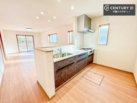 �L�b�`�� ��Ƃ肠�钲���X�y�[�X�ō�Ƃ����₷�����K�ȃL�b�`���ł��I
���q�l�ƈꏏ�ɂ��َq������y���߂�L�X�X�y�[�X�ł��B�y�����������ԂɂȂ肻���ł��ˁI