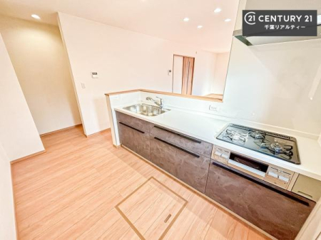 �L�b�`�� ��Ƃ肠�钲���X�y�[�X�ō�Ƃ����₷�����K�ȃL�b�`���ł��I
���q�l�ƈꏏ�ɂ��َq������y���߂�L�X�X�y�[�X�ł��B�y�����������ԂɂȂ肻���ł��ˁI