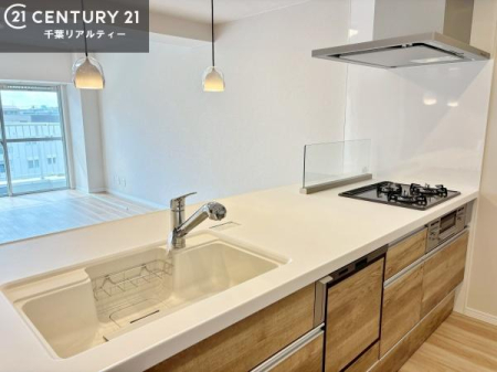 �L�b�`�� ��l�C�̑Ζʎ��V�X�e���L�b�`�����̗p���Ă��܂��I���Ƒ��̃R�~���j�P�[�V���������R�Ƒ�����݌v�ł��B
���q�l�ɂ��ڂ��͂��̂Ŋ������ł��ˁI�L�X�g���ĉ��K�ō�Ƃ��i�݂܂��B