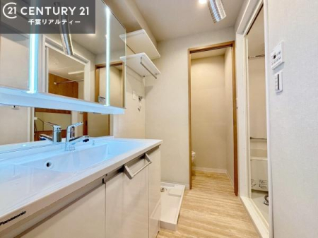 ���ʑ�E���ʏ� �f�b�h�X�y�[�X�����������A�L�����p���ꂽ���ʏ��B���[�I�⃉���h���[�p�i�Ȃǂ�����������܂�A�����̐g�x�x��Ǝ������K�ɍs����g������̗ǂ���Ԃł��B