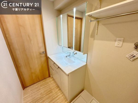 ���ʑ�E���ʏ� �O�ʋ��d�l�̐��ʏ��́A�g�����Ȃ݂����₷������I���͎��[�ɂȂ��Ă��܂��B�h���C���[�₨���ϓ����Еt������̂Ő��ʑ������X�b�L���ƌ����邱�Ƃ��o���܂��I