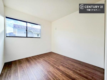 �m�� �V���v���Ƀf�U�C������Ă��邽�߁A�Ƌ��I�т܂���I
���C�ɓ���̉Ƌ��u���Ă��낰���Ԃ���邱�Ƃ��ł��܂��B