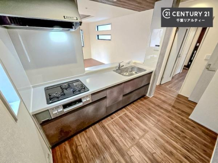 �L�b�`�� ��Ƃ肠�钲���X�y�[�X�ō�Ƃ����₷�����K�ȃL�b�`���ł��I
���q�l�ƈꏏ�ɂ��َq������y���߂�L�X�X�y�[�X�ł��B�y�����������ԂɂȂ肻���ł��ˁI