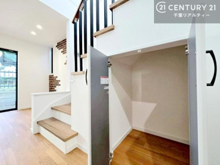 ���[ �K�i���̃f�b�g�X�y�[�X������������[�ɂȂ��Ă��Ƃ��X�b�L���Еt���܂��I