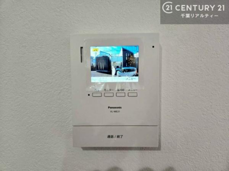 ���̑����� TV���j�^�[�t���C���^�[�z��������A�K��҂��f���Ŋm�F���Ă���Ή��ł��邽�߁A�h�Ɩʂ����S�ł��B���q�l�̂�����Ԏ��ɂ��S�����A���Ƒ��̈��S�E���S�ȕ�炵���T�|�[�g���܂��B