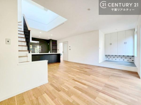 ���r���O ��؂ȉƑ����W�܂邩�炱��LDK�ɂ͂�����肽���B
�q�����������C�ɏ΂��Ȃ��瑖�����Ă���p�����������u�L���Ƃɂ��ėǂ������v�Ǝv���u�Ԃł��B