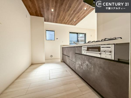 �L�b�`�� ��Ƃ肠�钲���X�y�[�X�ō�Ƃ����₷�����K�ȃL�b�`���ł��I
���q�l�ƈꏏ�ɂ��َq������y���߂�L�X�X�y�[�X�ł��B�y�����������ԂɂȂ肻���ł��ˁI