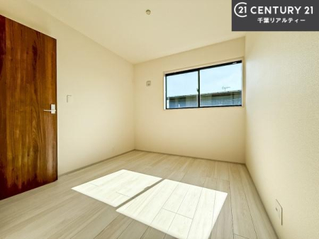 �Q�� �V���v���Ƀf�U�C������Ă��邽�߁A�Ƌ��I�т܂���I
���C�ɓ���̉Ƌ��u���Ă��낰���Ԃ���邱�Ƃ��ł��܂��B