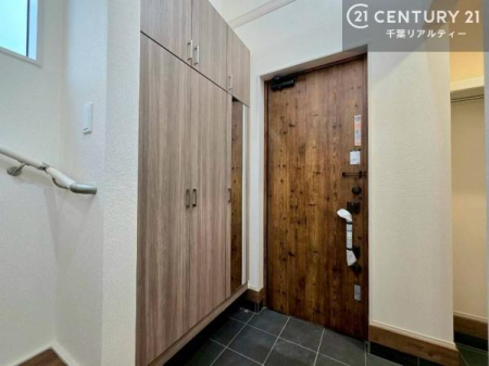 ���� �V���[�Y�{�b�N�X�t���B���ւ��Еt�����|�������₷���ł��I
�X�b�L���������ւŌ˂��J�����u�ԁA�������̂���S�n������Ԃ��o�}���Ă���܂��B