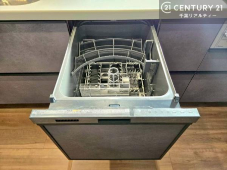 �L�b�`�� �H��@�t���̃L�b�`���ł��I�Z���������r��h�~�Ƃ��đ�ϊ��􂷂�֗��Ȏd�l�ł��I�r���g�C���Ȃ̂ŃL�b�`���̏ꏊ����炸�����X�y�[�X���L���g�����Ƃ��o���܂��I