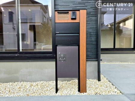 ���̑����n ��z�{�b�N�X���������Ă��邽�߁A�s�ݎ��ł��ו��̎󂯎�肪�\�B
�Ĕz�B�̎�Ԃ��Ȃ��A�Z���������ł��X�g���X�Ȃ����p�ł��܂��B