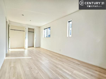 ���r���O�ȊO�̋��� ���[�X�y�[�X�����Ă��܂��I�������X�b�L�����ڂ��鎖���ł��܂��ˁB
�Ƌ��I�΂Ȃ��V���v���ȃf�U�C���ׁ̈A�Ƌ��I�΂����C�ɓ���̋�ԍ�肪�ł������ł��ˁB