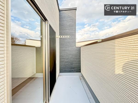 �o���R�j�[ �z������̗ǂ��o���R�j�[�ŁA�����󕨂��悭���������ł��ˁI
���V�C�̗ǂ����ɂ̓o���R�j�[�֏o�ă��t���b�V������̂��C�����悳�����ł��B