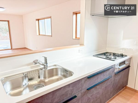 �L�b�`�� ��l�C�̑Ζʎ��V�X�e���L�b�`�����̗p���Ă��܂��I���Ƒ��̃R�~���j�P�[�V���������R�Ƒ�����݌v�ł��B
���q�l�ɂ��ڂ��͂��̂Ŋ������ł��ˁI�L�X�g���ĉ��K�ō�Ƃ��i�݂܂��B