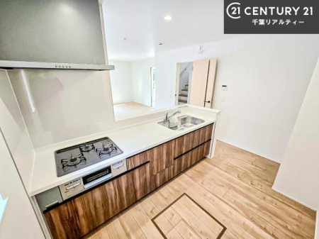 �L�b�`�� ��Ƃ肠�钲���X�y�[�X�ō�Ƃ����₷�����K�ȃL�b�`���ł��I
���q�l�ƈꏏ�ɂ��َq������y���߂�L�X�X�y�[�X�ł��B�y�����������ԂɂȂ肻���ł��ˁI