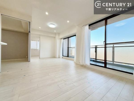 ���r���O �D�����z���܂肪���r���O����ł���ċ��S�n�̗ǂ���Ԃ����o���Ă���܂��I
���났�̎��Ԃ��߂����܂��I