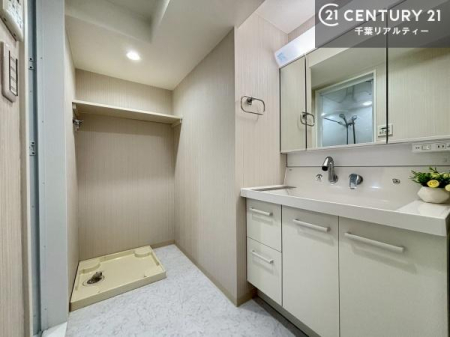 ���ʑ�E���ʏ� �O�ʋ��d�l�̐��ʏ��́A�g�����Ȃ݂����₷������I���͎��[�ɂȂ��Ă��܂��B�h���C���[�₨���ϓ����Еt������̂Ő��ʑ������X�b�L���ƌ����邱�Ƃ��o���܂��I