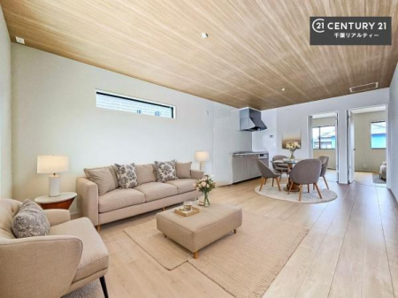 ���r���O �Ƌ��CG�p�[�X�ł��B��؂ȉƑ����W�܂邩�炱��LDK�ɂ͂�����肽���B
�q�����������C�ɏ΂��Ȃ��瑖�����Ă���p�����������u�L���Ƃɂ��ėǂ������v�Ǝv���u�Ԃł��B