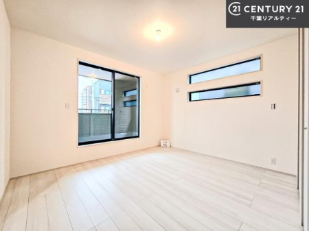 �m�� �o���R�j�[�ɖʂ��Ă���m���ł��B���邭�����肪����A���C����������ł��܂��I���N���āA�O�ɏo�Ĕw�L�т����[�ċz�����ǂ������}������邱�Ƃ��ł��܂��B