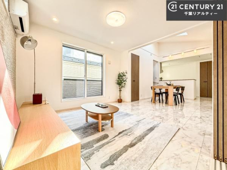 ���r���O �S�n�ǂ����r���O�͉Ƒ������R�ƏW�܂�܂��B�Ƒ��c�R�̎��Ԃ����������ł��B���Ƒ��ƁA����w�[���������Ԃ��߂��������ł��ˁB���邭�J���I�ȋ�Ԃł��B