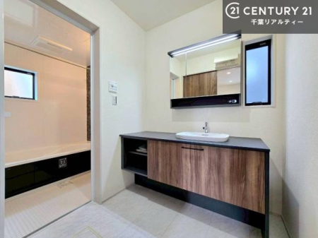 ���ʑ�E���ʏ� �X�^�C���b�V���ȃf�U�C���̐��ʑ���̗p�B�������ꂽ��Ԃ��A���̏�����A���̎��Ԃ����㎿�Ȃ��̂ɉ��o���܂��B