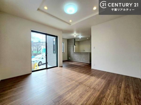 ���r���O �傫�ȑ����炽���Ղ�̗z���������閾�邢���r���O�B�J�����̂��郊�r���O�ŉƑ��c���̂��났�̎��Ԃ��߂����܂��I�����̂����w�\�ł��I���񌻒n�ŗz������Ȃǂ��̊����������܂��I