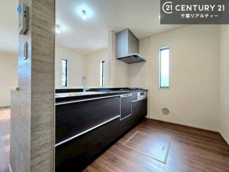 �L�b�`�� ��Ƃ肠�钲���X�y�[�X�ō�Ƃ����₷�����K�ȃL�b�`���ł��I
���q�l�ƈꏏ�ɂ��َq������y���߂�L�X�X�y�[�X�ł��B�y�����������ԂɂȂ肻���ł��ˁI