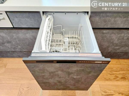 �L�b�`�� �H��@�t���̃L�b�`���ł��I�Z���������r��h�~�Ƃ��đ�ϊ��􂷂�֗��Ȏd�l�ł��I�r���g�C���Ȃ̂ŃL�b�`���̏ꏊ����炸�����X�y�[�X���L���g�����Ƃ��o���܂��I