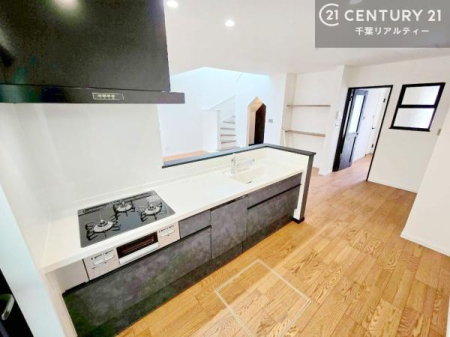 �L�b�`�� ��l�C�̑Ζʎ��V�X�e���L�b�`�����̗p���Ă��܂��I���Ƒ��̃R�~���j�P�[�V���������R�Ƒ�����݌v�ł��B
���q�l�ɂ��ڂ��͂��̂Ŋ������ł��ˁI�L�X�g���ĉ��K�ō�Ƃ��i�݂܂��B