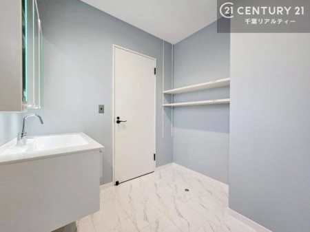 ���ʑ�E���ʏ� �L�X�Ƃ������ʎ��́A���̐g�x�x�̎��Ԃ��������g������K�ȋ�ԁB���[�I�Ȃǂ��u���₷���A�g������̗ǂ��݌v�ł��B