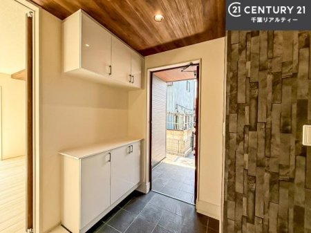 ���� �V���[�Y�{�b�N�X�t���Ȃ̂ŁA���ւ��Еt�����|�������₷���ł��I
�X�b�L���������ւŌ˂��J�����u�ԁA�������̂���S�n������Ԃ��o�}���Ă���܂��B