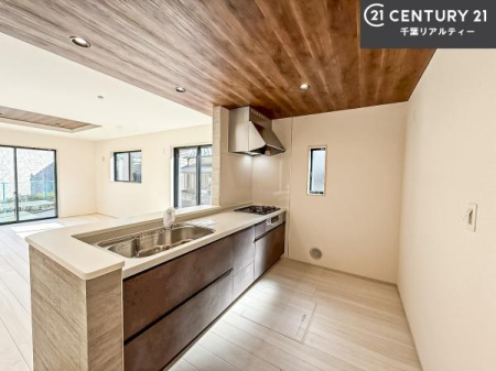 �L�b�`�� ��Ƃ肠�钲���X�y�[�X�ō�Ƃ����₷�����K�ȃL�b�`���ł��I
���q�l�ƈꏏ�ɂ��َq������y���߂�L�X�X�y�[�X�ł��B�y�����������ԂɂȂ肻���ł��ˁI