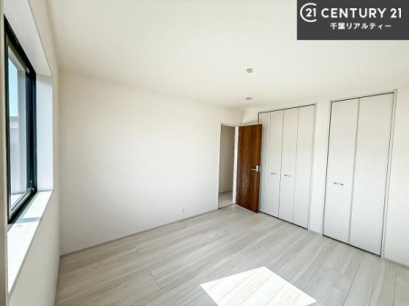 �m�� �V���v���Ƀf�U�C������Ă��邽�߁A�Ƌ��I�т܂���I
���C�ɓ���̉Ƌ��u���Ă��낰���Ԃ���邱�Ƃ��ł��܂��B