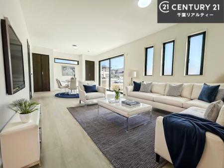 ���r���O �S�n�ǂ����r���O�͉Ƒ������R�ƏW�܂�܂��B�Ƒ��c�R�̎��Ԃ����������ł��B���Ƒ��ƁA����w�[���������Ԃ��߂��������ł��ˁB���邭�J���I�ȋ�Ԃł��B