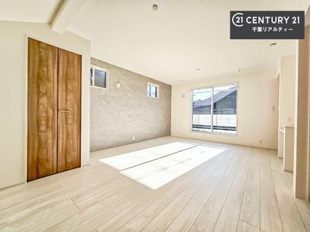 �Q�� �o���R�j�[�ɖʂ��Ă���m���ł��B���邭�����肪����A���C����������ł��܂��I���N���āA�O�ɏo�Ĕw�L�т����[�ċz�����ǂ������}������邱�Ƃ��ł��܂��B