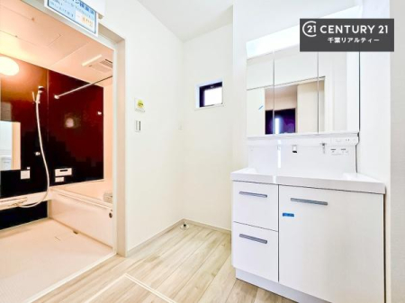 ���ʑ�E���ʏ� �O�ʋ��d�l�̐��ʏ��́A�g�����Ȃ݂����₷������I���͎��[�ɂȂ��Ă��܂��B�h���C���[�₨���ϓ����Еt������̂Ő��ʑ������X�b�L���ƌ����邱�Ƃ��o���܂��I