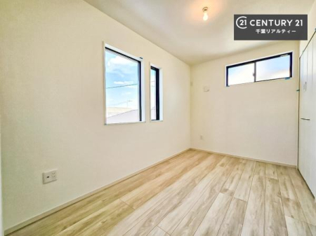 �m�� �V���v���Ƀf�U�C������Ă��邽�߁A�Ƌ��I�т܂���I
���C�ɓ���̉Ƌ��u���Ă��낰���Ԃ���邱�Ƃ��ł��܂��B