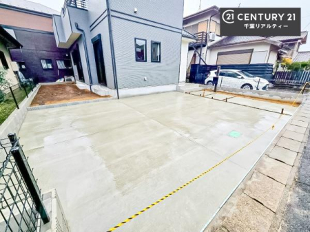 ���ԏ� ���ԃX�y�[�X��2�䕪����܂��I�Z�J���h�J�[�͂������A�o�C�N�⎩�]�ԂȂǂ��u���ꏊ�ɍ���܂���B