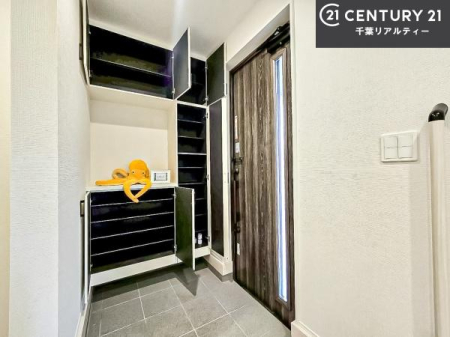 ���� �V���[�Y�{�b�N�X�t���B���ւ��Еt�����|�������₷���ł��I
�X�b�L���������ւŌ˂��J�����u�ԁA�������̂���S�n������Ԃ��o�}���Ă���܂��B