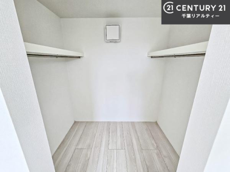 ���[ �E�H�[�N�C���N���[�[�b�g�t���ł��B��������̂��m���Ȃǂ����[���Ă��������ł��ˁI���ɂ���@�������ȂǋG�ߕ��̑傫�ȉƓd�����[�ł��܂��I