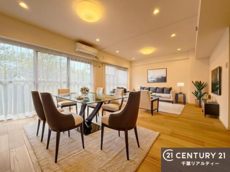 ���r���O �J�����̂���L�XLDK�I�\�t�@�[��_�C�j���O�e�[�u����u���Ă������ɂȂ�Ȃ��̂ŉ��K�ɉ߂����܂��I�R�~���j�P�[�V���������₷�����r���O�ł��I