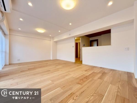 ���r���O ��؂ȉƑ����W�܂邩�炱��LDK�ɂ͂�����肽���B
�q�����������C�ɏ΂��Ȃ��瑖�����Ă���p�����������u�L���Ƃɂ��ėǂ������v�Ǝv���u�Ԃł��B