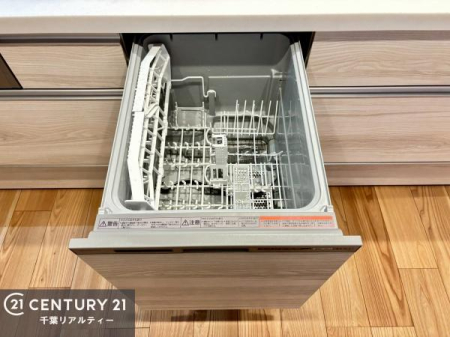 �L�b�`�� �H��@�t���̃L�b�`���ł��I�Z���������r��h�~�Ƃ��đ�ϊ��􂷂�֗��Ȏd�l�ł��I�r���g�C���Ȃ̂ŃL�b�`���̏ꏊ����炸�����X�y�[�X���L���g�����Ƃ��o���܂��I